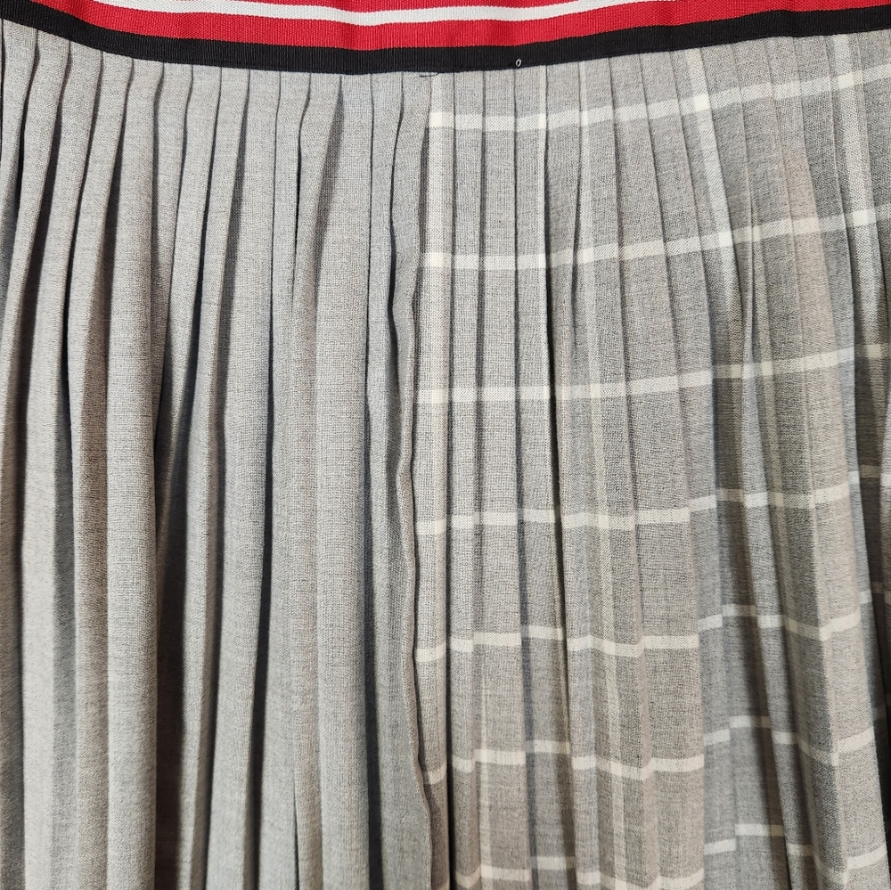 Zara Basics White Collared Button Down Gray Pleat… - image 2